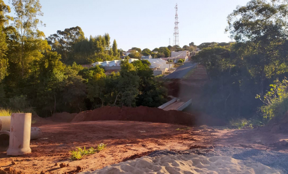 ARARUNA - O projeto Parques Urbanos do Paraná é o maior do Brasil, afirmou o secretário estadual do Desenvolvimento Sustentável e do Turismo, Márcio Nunes. Ele esteve nesta semana na região Noroeste para acompanhar as obras de quatro Parques Urbanos. São áreas de fundo de vale que serão recuperadas e reaproveitadas como espaços de lazer e turismo aos moradores, aliado à preservação ambiental. - 02/07/2021 - Foto: Divulgação SEDEST