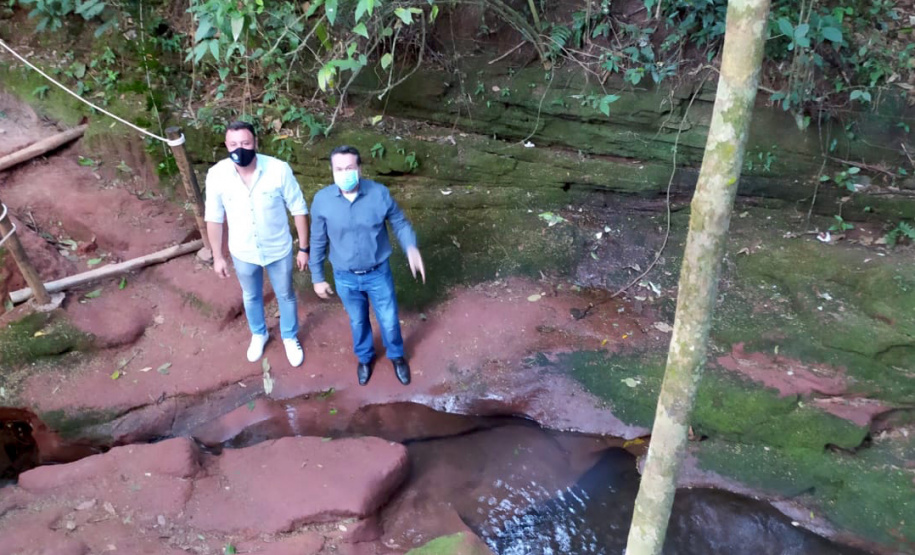 ARARUNA - O projeto Parques Urbanos do Paraná é o maior do Brasil, afirmou o secretário estadual do Desenvolvimento Sustentável e do Turismo, Márcio Nunes. Ele esteve nesta semana na região Noroeste para acompanhar as obras de quatro Parques Urbanos. São áreas de fundo de vale que serão recuperadas e reaproveitadas como espaços de lazer e turismo aos moradores, aliado à preservação ambiental. - 02/07/2021 - Foto: Divulgação SEDEST