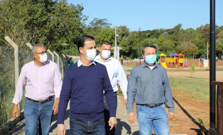 JUSSARA - O projeto Parques Urbanos do Paraná é o maior do Brasil, afirmou o secretário estadual do Desenvolvimento Sustentável e do Turismo, Márcio Nunes. Ele esteve nesta semana na região Noroeste para acompanhar as obras de quatro Parques Urbanos. São áreas de fundo de vale que serão recuperadas e reaproveitadas como espaços de lazer e turismo aos moradores, aliado à preservação ambiental. - 02/07/2021 - Foto: Divulgação SEDEST