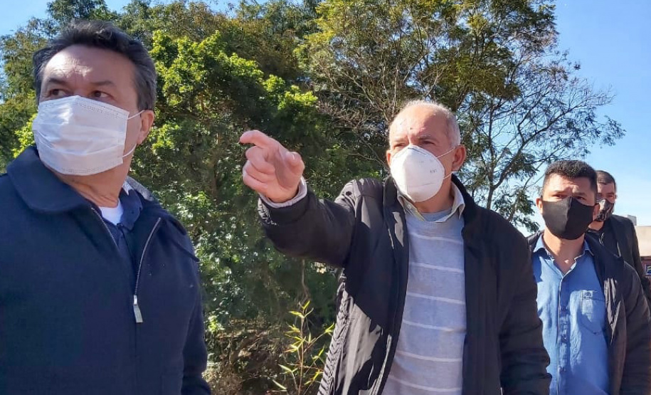 PEROBAL - O projeto Parques Urbanos do Paraná é o maior do Brasil, afirmou o secretário estadual do Desenvolvimento Sustentável e do Turismo, Márcio Nunes. Ele esteve nesta semana na região Noroeste para acompanhar as obras de quatro Parques Urbanos. São áreas de fundo de vale que serão recuperadas e reaproveitadas como espaços de lazer e turismo aos moradores, aliado à preservação ambiental. - 02/07/2021 - Foto: Divulgação SEDEST