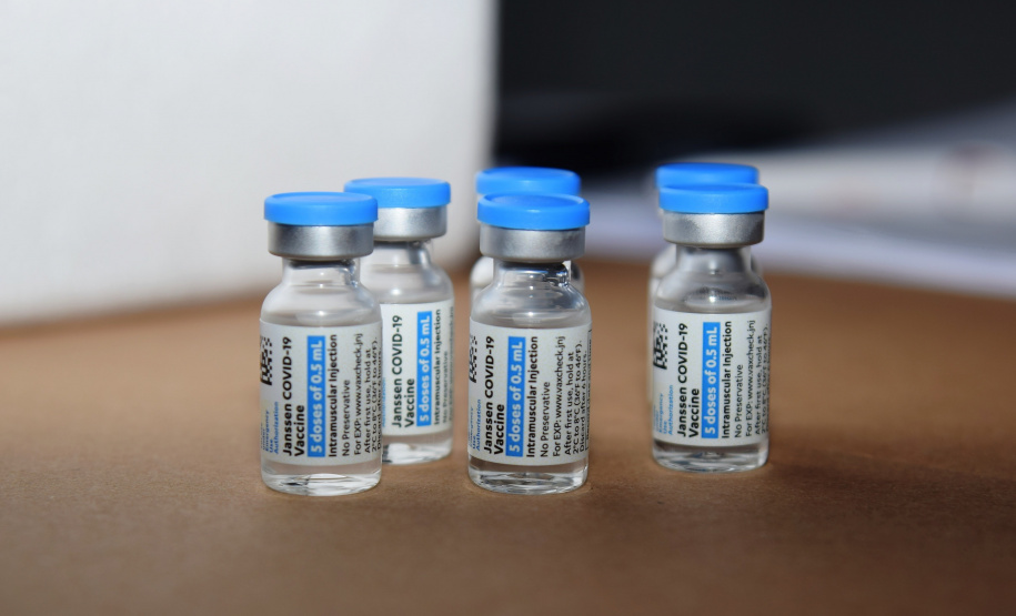 vacinas da Janssen; pacotão desse lote ultrapassa 900 mil doses Foto: Américo Antonio/Sesa