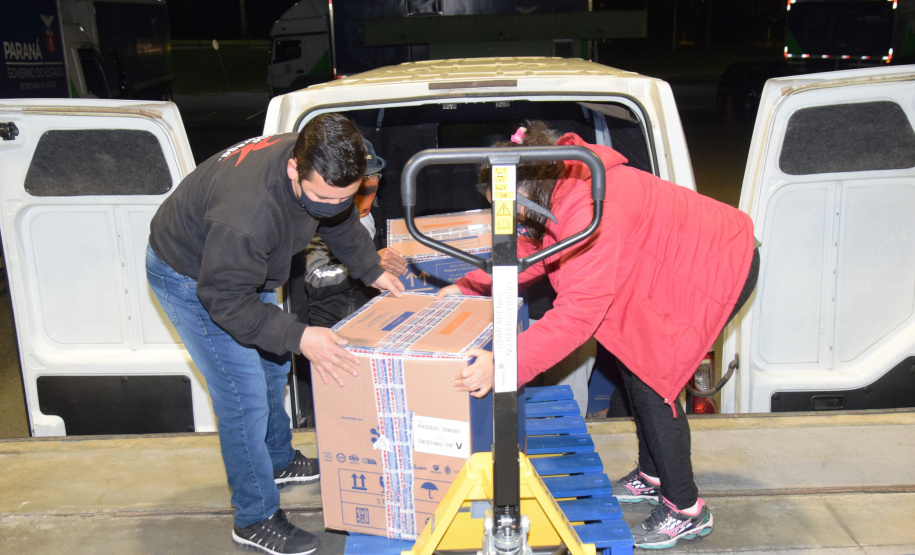 PFIZER - Chegada de vacinas Pfizer/BioNTech, que chegaram ao Estado na noite desta sexta-feira (2),  -  Curitiba, 02/07/2021  -  Foto: Américo Antonio/SESA