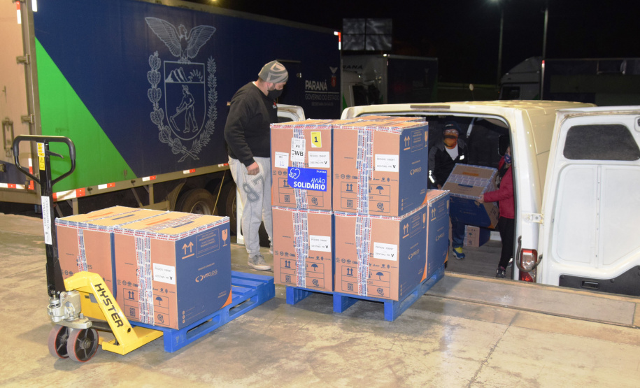 PFIZER - Chegada de vacinas Pfizer/BioNTech, que chegaram ao Estado na noite desta sexta-feira (2),  -  Curitiba, 02/07/2021  -  Foto: Américo Antonio/SESA