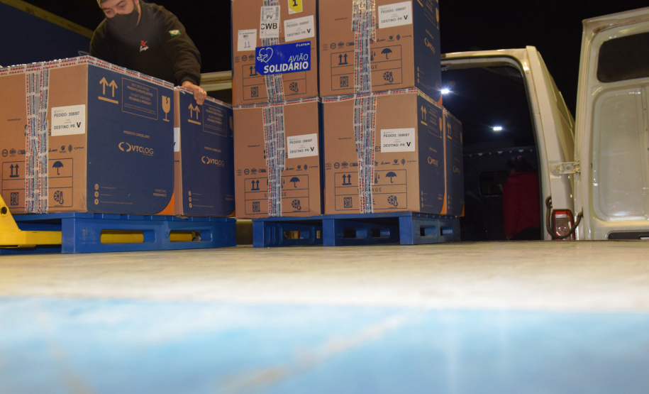 PFIZER - Chegada de vacinas Pfizer/BioNTech, que chegaram ao Estado na noite desta sexta-feira (2),  -  Curitiba, 02/07/2021  -  Foto: Américo Antonio/SESA