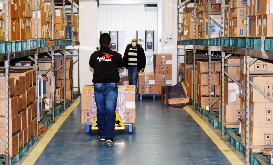 PFIZER - Chegada de vacinas Pfizer/BioNTech, que chegaram ao Estado na noite desta sexta-feira (2),  -  Curitiba, 02/07/2021  -  Foto: Américo Antonio/SESA