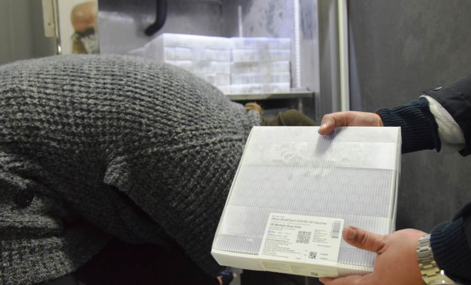 PFIZER - Chegada de vacinas Pfizer/BioNTech, que chegaram ao Estado na noite desta sexta-feira (2),  -  Curitiba, 02/07/2021  -  Foto: Américo Antonio/SESA