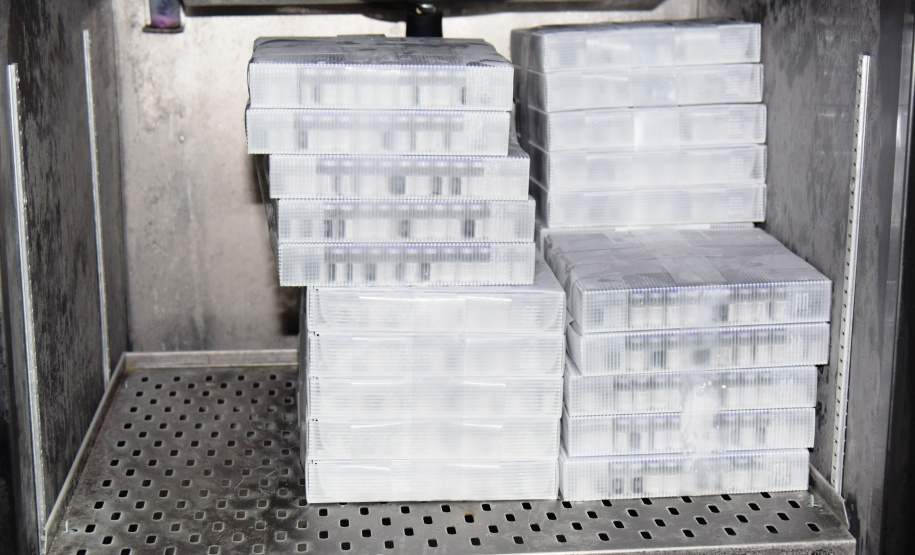 PFIZER - Chegada de vacinas Pfizer/BioNTech, que chegaram ao Estado na noite desta sexta-feira (2),  -  Curitiba, 02/07/2021  -  Foto: Américo Antonio/SESA