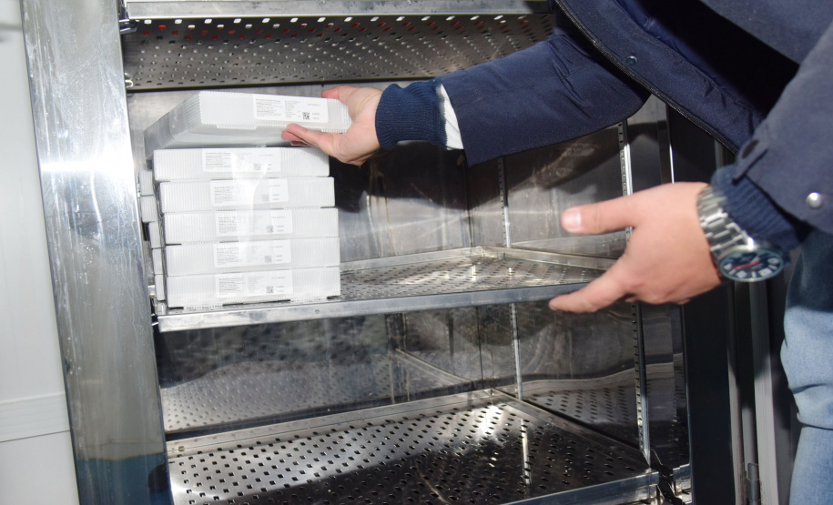 PFIZER - Chegada de vacinas Pfizer/BioNTech, que chegaram ao Estado na noite desta sexta-feira (2),  -  Curitiba, 02/07/2021  -  Foto: Américo Antonio/SESA