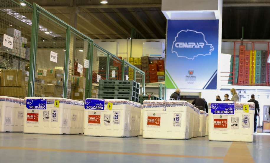 - Chegada de vacina da Janssen  -  Curitiba, 03/07/2021   -  Foto: Gilson Abreu/AEN