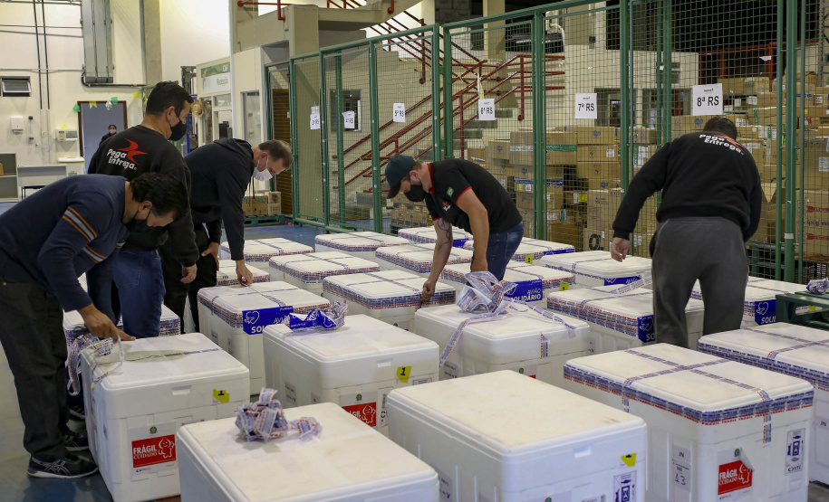 - Chegada de vacina da Janssen  -  Curitiba, 03/07/2021   -  Foto: Gilson Abreu/AEN