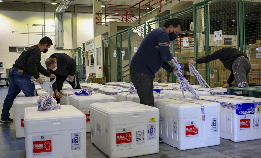 - Chegada de vacina da Janssen  -  Curitiba, 03/07/2021   -  Foto: Gilson Abreu/AEN