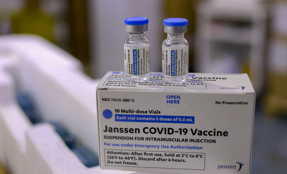 - Chegada de vacina da Janssen  -  Curitiba, 03/07/2021   -  Foto: Gilson Abreu/AEN