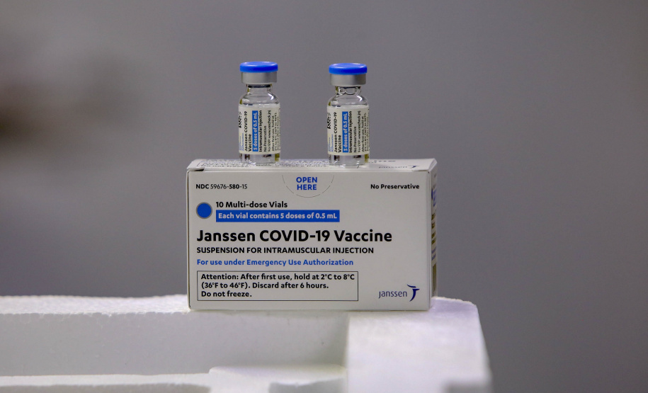 - Chegada de vacina da Janssen  -  Curitiba, 03/07/2021   -  Foto: Gilson Abreu/AEN