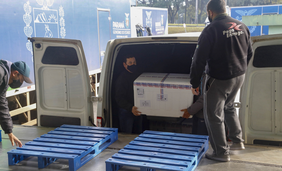 Chegada de vacina AstraZeneca/Fiocruz/Oxford  - Curitiba, 03/07/2021  -   Foto Gilson Abreu/AEN