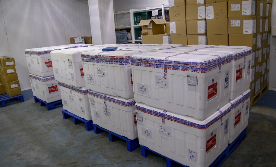 Chegada de vacina AstraZeneca/Fiocruz/Oxford  - Curitiba, 03/07/2021  -   Foto Gilson Abreu/AEN