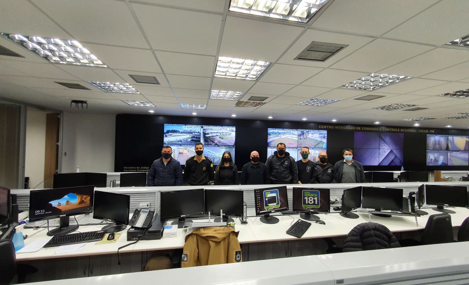 Servidores do Departamento Penitenciário do Paraná passaram a integrar, de forma efetiva, a equipe das forças de segurança que atuam no Centro Integrado de Comando e Controle da Secretaria da Segurança (CICCR) a partir desta quinta-feira (1). Os agentes penitenciários vão atuar no fornecimento de informações penitenciárias e no combate ao crime organizado  - Curitiba, 03/07/2021  -  Foto: SESP/PR