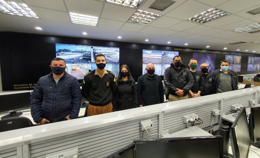 Servidores do Departamento Penitenciário do Paraná passaram a integrar, de forma efetiva, a equipe das forças de segurança que atuam no Centro Integrado de Comando e Controle da Secretaria da Segurança (CICCR) a partir desta quinta-feira (1). Os agentes penitenciários vão atuar no fornecimento de informações penitenciárias e no combate ao crime organizado  - Curitiba, 03/07/2021  -  Foto: SESP/PR