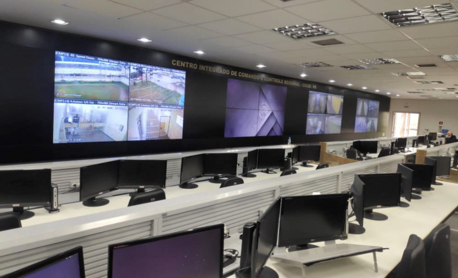 Servidores do Departamento Penitenciário do Paraná passaram a integrar, de forma efetiva, a equipe das forças de segurança que atuam no Centro Integrado de Comando e Controle da Secretaria da Segurança (CICCR) a partir desta quinta-feira (1). Os agentes penitenciários vão atuar no fornecimento de informações penitenciárias e no combate ao crime organizado  - Curitiba, 03/07/2021  -  Foto: SESP/PR