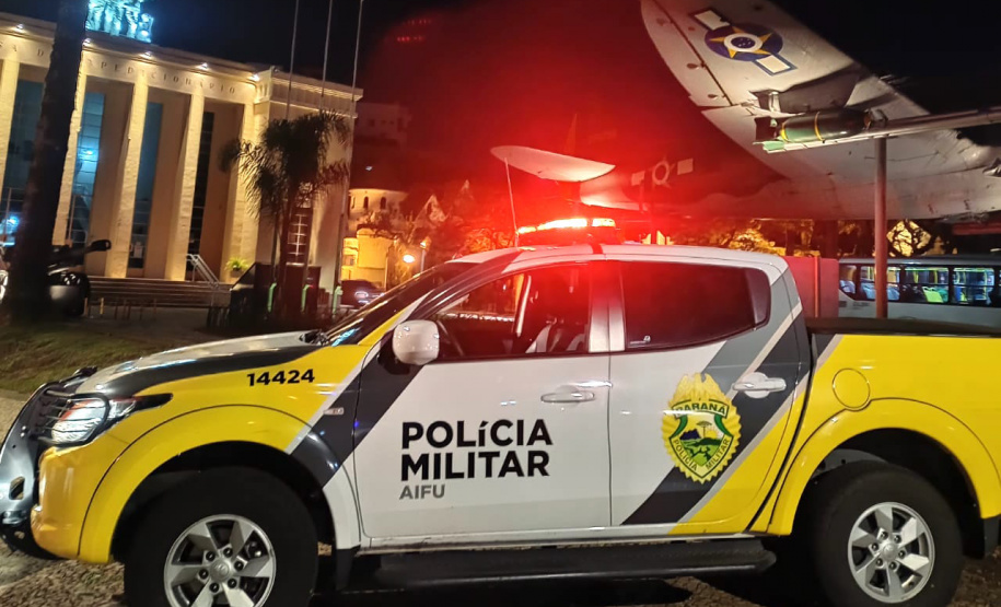As equipes que integram a Ação Integrada de Fiscalização Urbana (AIFU), coordenadas pela Polícia Militar, estiveram em 24 estabelecimentos comerciais da Capital entre sexta-feira (02/07) e domingo (04/07) e interditaram 17 pontos. As equipes dispersaram 1.867 pessoas que estavam nos locais vistoriados e foram encaminhadas sete pessoas.  -  Curitiba, 04/07/2021 -  Foto: SESP-PR