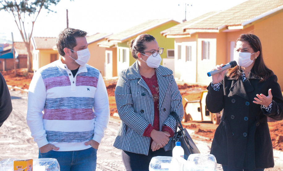 Trinta famílias de Centenário do Sul aguardam ansiosas pela perspectiva de conquistarem uma casa própria nos próximos meses. Elas participaram da última etapa legal antes de receberam as chaves das novas moradias do Governo do Paraná, cujas obras devem ser concluídas até setembro.

Foto: Ronaldo Pereira/Prefeitura de Centenário do Sul