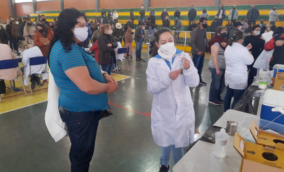 Mais de 1 milhão de pessoas foram vacinadas contra a Covid-19 aos finais de semana no Paraná
Foto: SESA/Regionais de Saúde