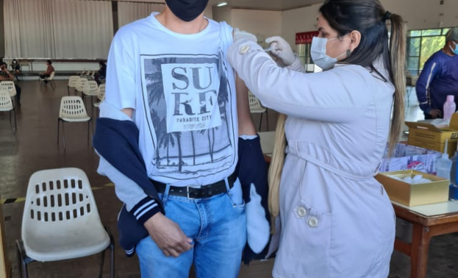 Mais de 1 milhão de pessoas foram vacinadas contra a Covid-19 aos finais de semana no Paraná
Foto: SESA/Regionais de Saúde