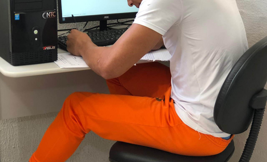 Vinte e um presos do sistema prisional do Paraná foram aprovados em primeira chamada no vestibular da Universidade Estadual de Londrina (UEL), cujo o resultado foi divulgado nesta segunda-feira (05/07). Os cursos que registraram maior quantidade de Pessoas Privadas de Liberdades aprovadas foram Educação Física (7), Serviço Social (2), Direito (2) e Nutrição (2). -  Curitiba, 05/07/2021  -  Foto: Geraldo Bubniak/AEN