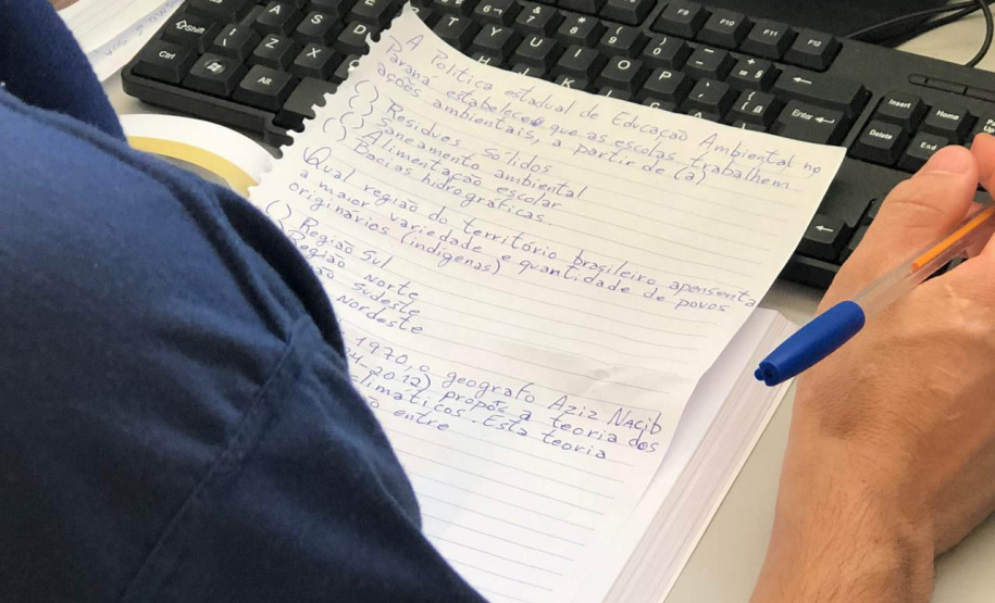 Vinte e um presos do sistema prisional do Paraná foram aprovados em primeira chamada no vestibular da Universidade Estadual de Londrina (UEL), cujo o resultado foi divulgado nesta segunda-feira (05/07). Os cursos que registraram maior quantidade de Pessoas Privadas de Liberdades aprovadas foram Educação Física (7), Serviço Social (2), Direito (2) e Nutrição (2). -  Curitiba, 05/07/2021  -  Foto: Geraldo Bubniak/AEN