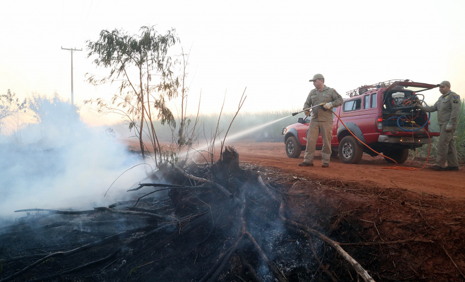 Nos primeiros quatro meses de 2021, o Corpo de Bombeiros do Paraná registrou 2.760 casos de incêndios em vegetação nativa ou plantação, 1.181 a menos que no primeiro quadrimestre de 2020, representando uma queda de 30%. - Curitiba, 05/07/2021 - Foto: Gilson Abreu/Arquivo AEN
