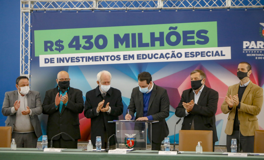 Governador  Carlos Massa Ratinho Junior assina liberação em investimentos em educação especial.
Foto Gilson Abreu/AEN