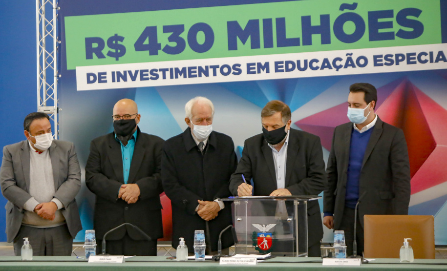Governador  Carlos Massa Ratinho Junior assina liberação em investimentos em educação especial.
Foto Gilson Abreu/AEN