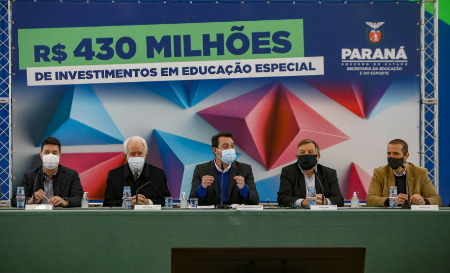 Governador  Carlos Massa Ratinho Junior assina liberação em investimentos em educação especial.
Foto Gilson Abreu/AEN