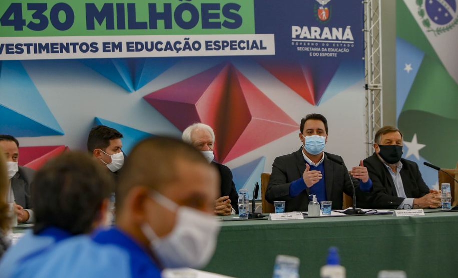 Governador  Carlos Massa Ratinho Junior assina liberação em investimentos em educação especial.
Foto Gilson Abreu/AEN