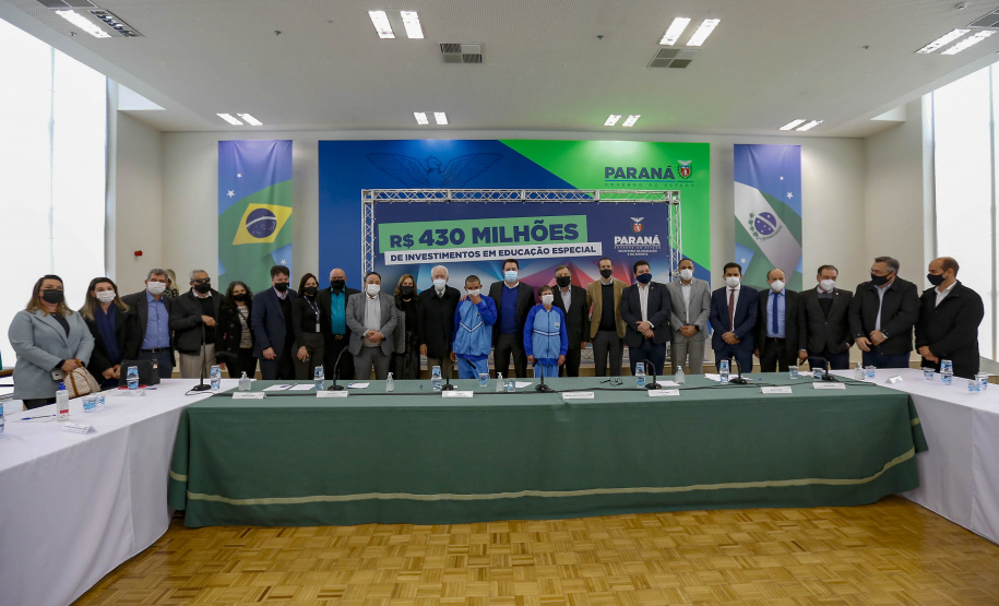 Governador  Carlos Massa Ratinho Junior assina liberação em investimentos em educação especial.
Foto Gilson Abreu/AEN