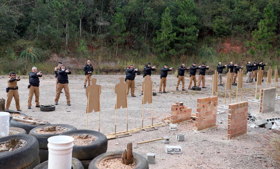 Academia Policial Militar ministra curso de aperfeiçoamento para 60 oficiais da PMPR.
Foto: Ari Dias/AEN