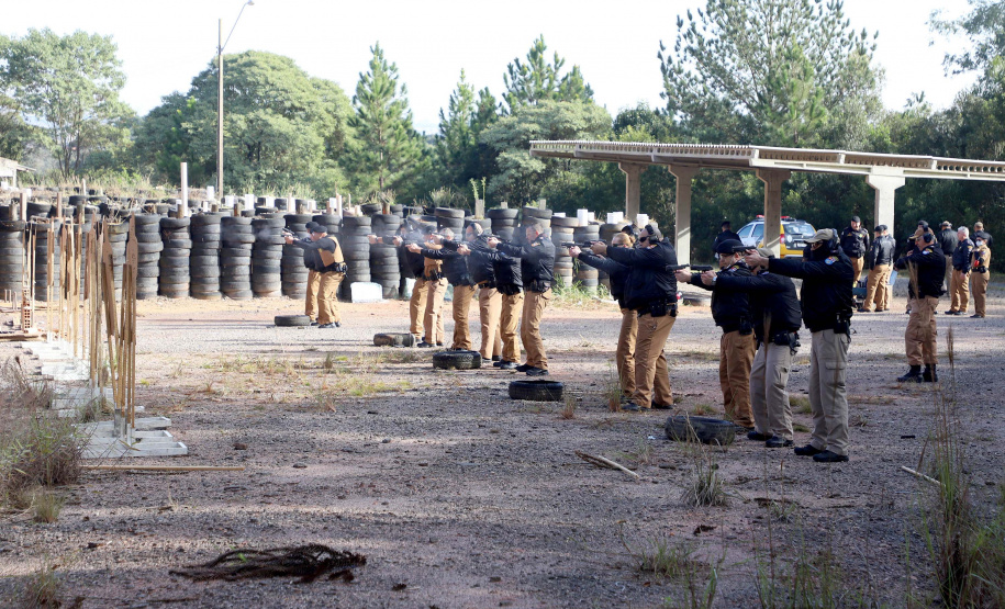 Academia Policial Militar ministra curso de aperfeiçoamento para 60 oficiais da PMPR.
Foto: Ari Dias/AEN