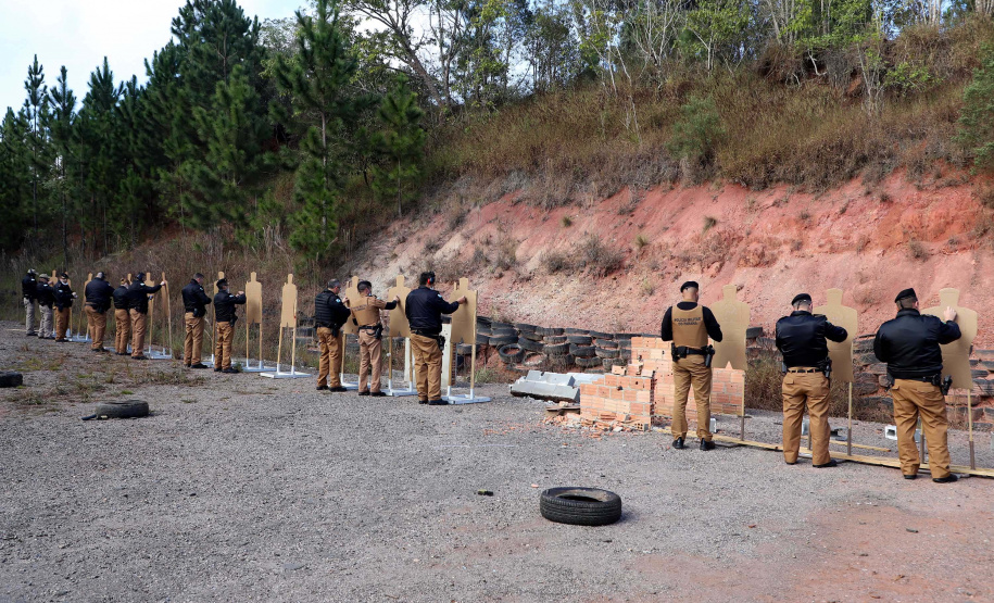 Academia Policial Militar ministra curso de aperfeiçoamento para 60 oficiais da PMPR.
Foto: Ari Dias/AEN