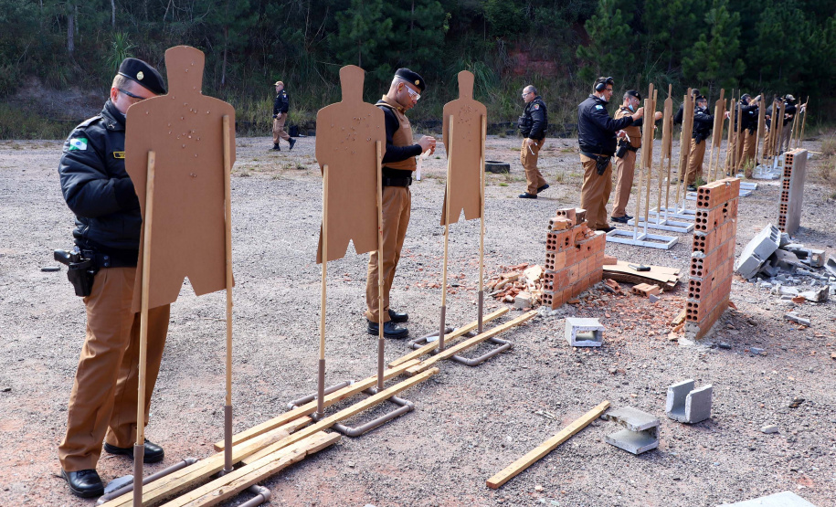 Academia Policial Militar ministra curso de aperfeiçoamento para 60 oficiais da PMPR.
Foto: Ari Dias/AEN