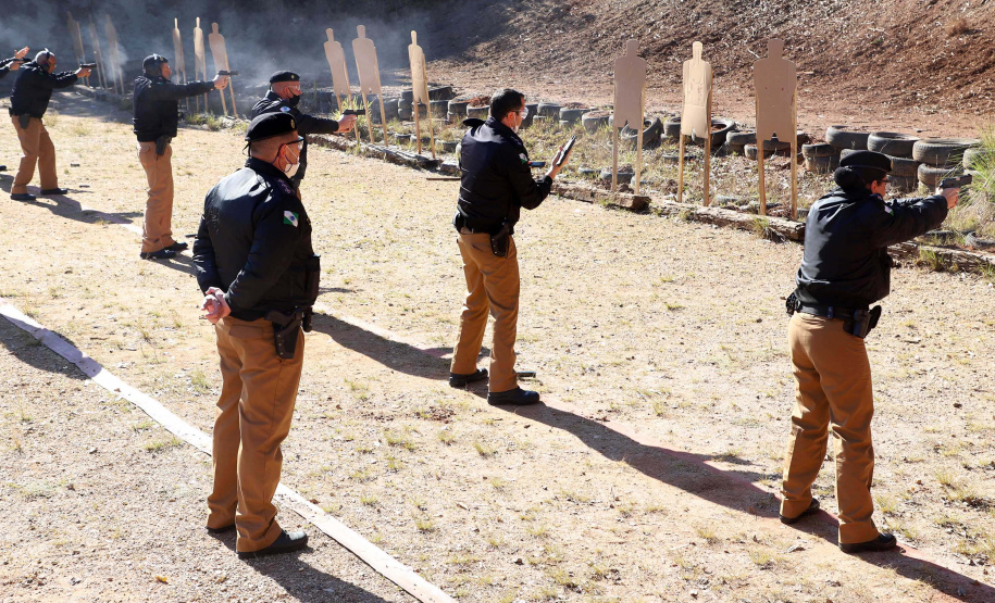 Academia Policial Militar ministra curso de aperfeiçoamento para 60 oficiais da PMPR.
Foto: Ari Dias/AEN