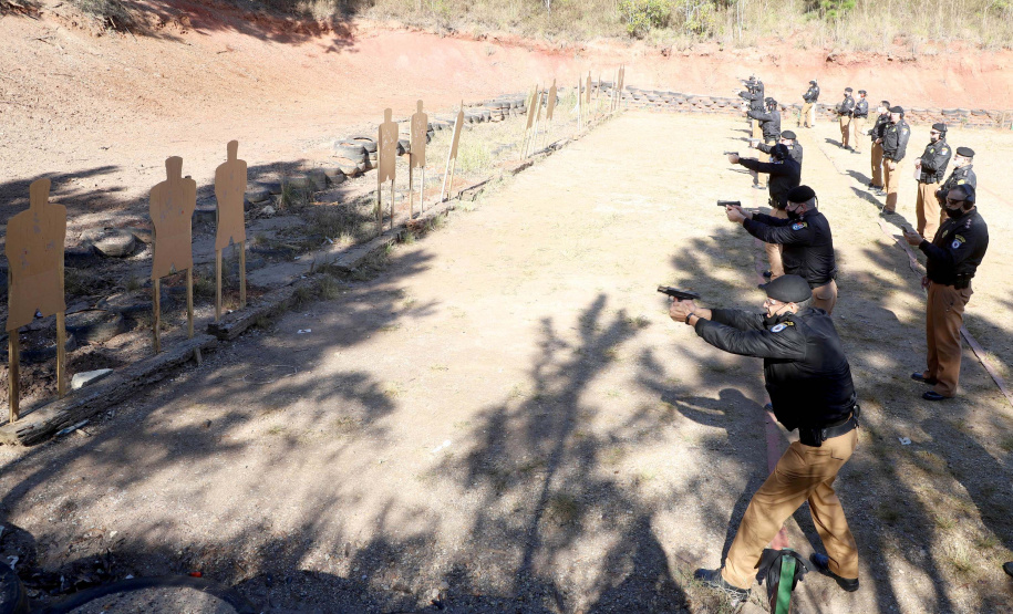 Academia Policial Militar ministra curso de aperfeiçoamento para 60 oficiais da PMPR.
Foto: Ari Dias/AEN