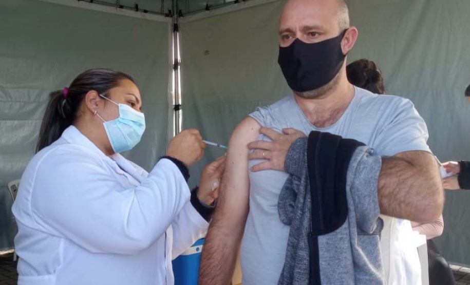 Três em cada quatro municípios vacinam a faixa dos 40 anos; 67 já venceram essa barreira. Foto:SESA