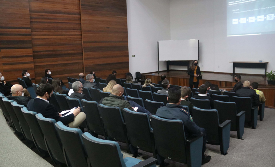 Integrantes do Ministério da Justiça fazem visita técnica na Polícia Científica do Paraná e discutem procedimentos sobre cadeia de custódia
Foto:SESP/PR