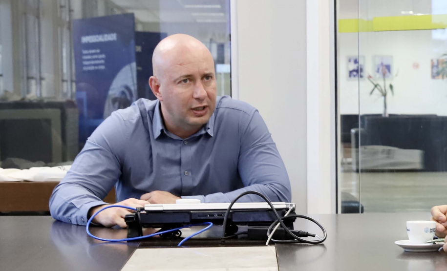 A Portos do Paraná recebeu nesta quarta-feira (7) uma comitiva de empresários asiáticos interessados em conhecer os diferenciais do Porto de Paranaguá, em relação a outros portos, no embarque de açúcar ensacado