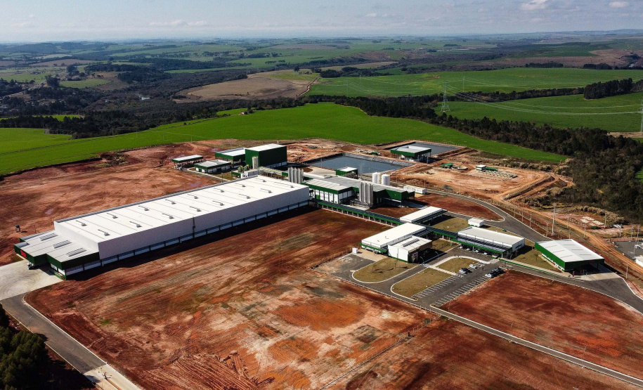 O governador Carlos Massa Ratinho Junior participou nesta quarta-feira (07) da inauguração oficial da primeira unidade industrial da Lacticínios Tirol no Paraná, em Ipiranga, nos Campos Gerais – os testes assépticos, que antecedem a produção comercial, foram iniciados em abril na nova planta. Foto: Jonathan Campos/AEN