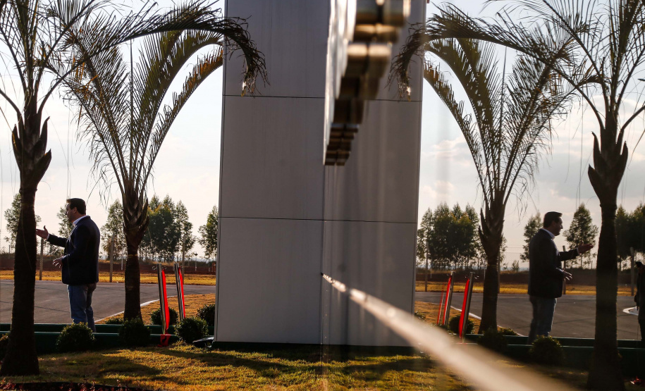 O governador Carlos Massa Ratinho Junior participou nesta quarta-feira (07) da inauguração oficial da primeira unidade industrial da Lacticínios Tirol no Paraná, em Ipiranga, nos Campos Gerais – os testes assépticos, que antecedem a produção comercial, foram iniciados em abril na nova planta. Foto: Jonathan Campos/AEN