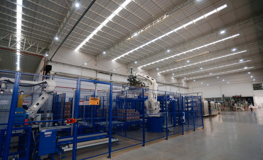 O governador Carlos Massa Ratinho Junior participou nesta quarta-feira (07) da inauguração oficial da primeira unidade industrial da Lacticínios Tirol no Paraná, em Ipiranga, nos Campos Gerais – os testes assépticos, que antecedem a produção comercial, foram iniciados em abril na nova planta. Foto: Jonathan Campos/AEN