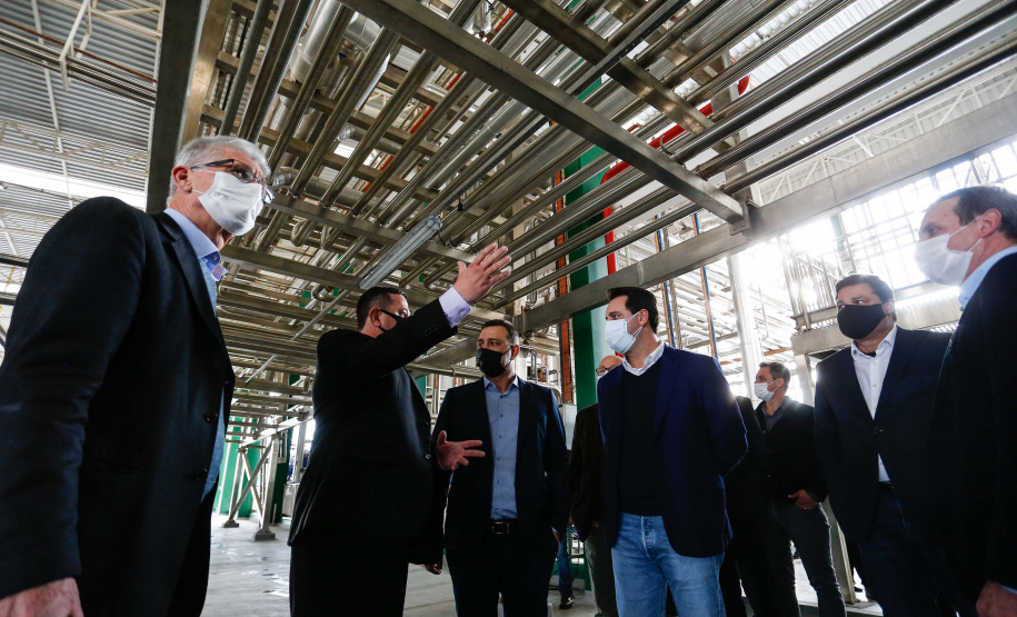 O governador Carlos Massa Ratinho Junior participou nesta quarta-feira (07) da inauguração oficial da primeira unidade industrial da Lacticínios Tirol no Paraná, em Ipiranga, nos Campos Gerais – os testes assépticos, que antecedem a produção comercial, foram iniciados em abril na nova planta. Foto: Jonathan Campos/AEN