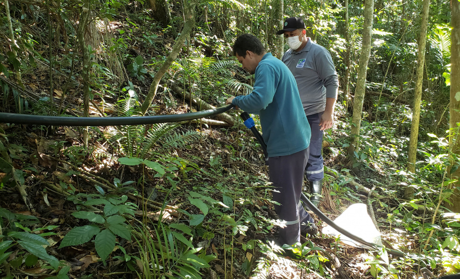 A empresa pública Portos do Paraná, através de seu programa de Educação Ambiental, em parceria com a Prefeitura de Paranaguá, começou a implantação da segunda fase do projeto de readequação dos microssistemas de abastecimento de água nas comunidades ilhadas da baía de Paranaguá, que estão na área de influência do porto.  -  Paranaguá, 08/07/2021  -  Foto: Pier Paolo/Portos do Paraná