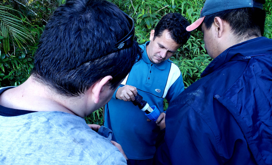 A empresa pública Portos do Paraná, através de seu programa de Educação Ambiental, em parceria com a Prefeitura de Paranaguá, começou a implantação da segunda fase do projeto de readequação dos microssistemas de abastecimento de água nas comunidades ilhadas da baía de Paranaguá, que estão na área de influência do porto.  -  Paranaguá, 08/07/2021  -  Foto: Pier Paolo/Portos do Paraná