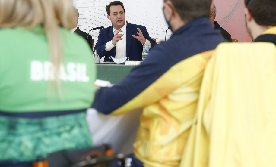 Governador Carlos Massa Ratinho Junior durante solenidade de lançamento nesta quinta-feira (08) no Palácio Iguaçu da campanha Torcida Paraná em Tóquio. O Estado terá a maior delegação de atletas da história do Paraná está na fase final de preparação para os Jogos Olímpicos e Paralímpicos Tóquio-2020 com 35 atletas.  -  Curitiba, 08/07/2021  -  Foto: Jonathan Campos/AEN